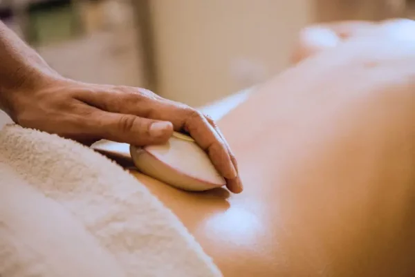 Massage aux coquillages chauds